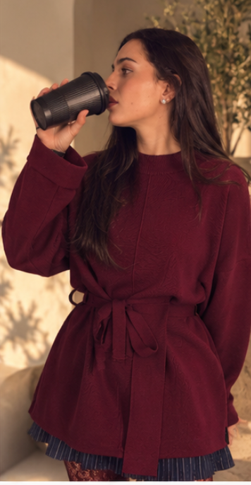 Pull long bordeaux avec ceinture