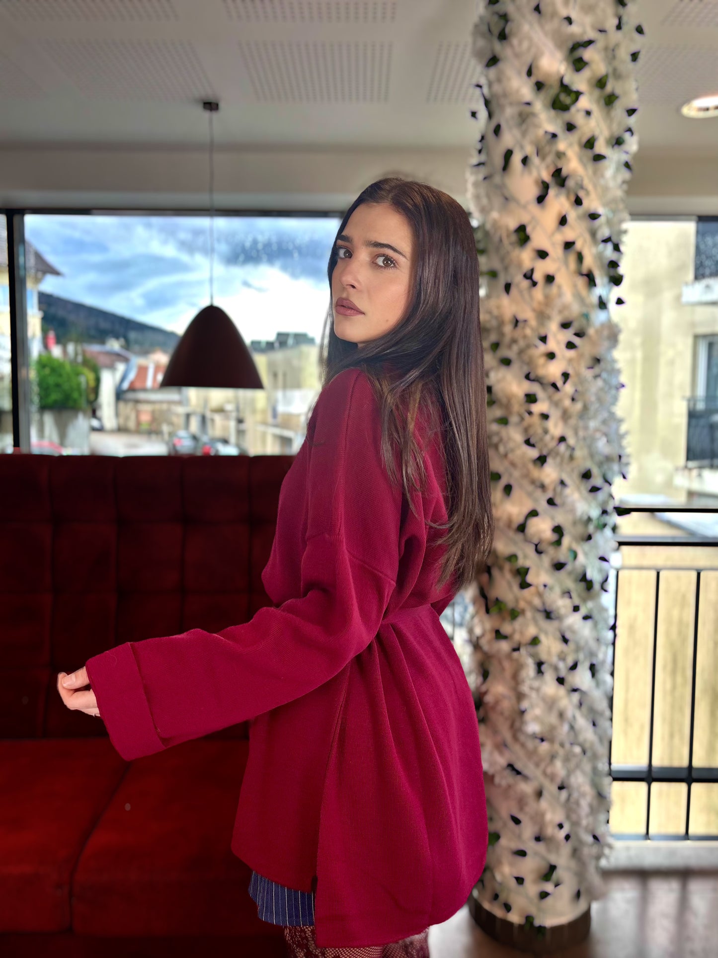 Pull long bordeaux avec ceinture