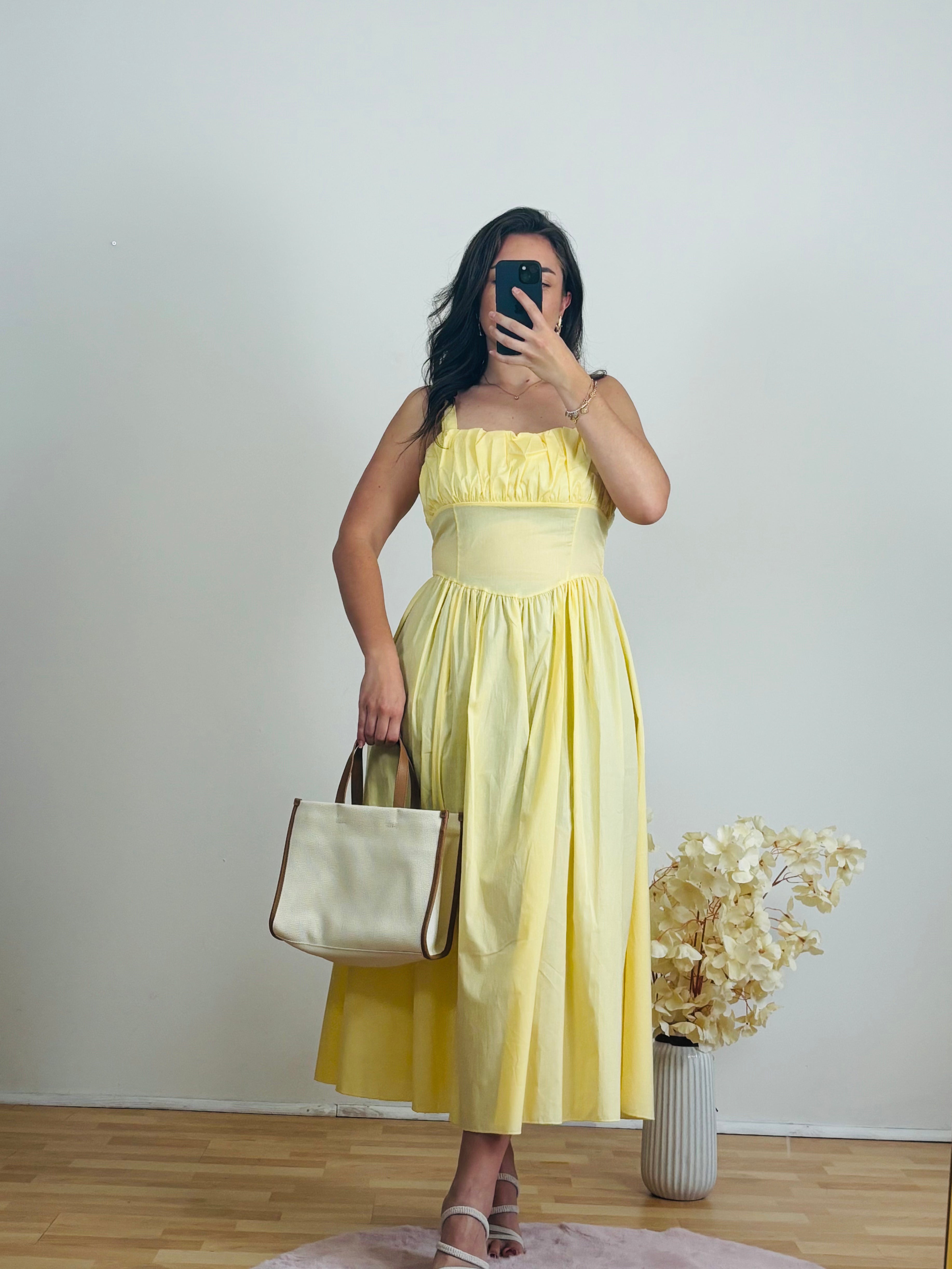 Robe jaune mi-longue – Légèreté & féminité pour l'été