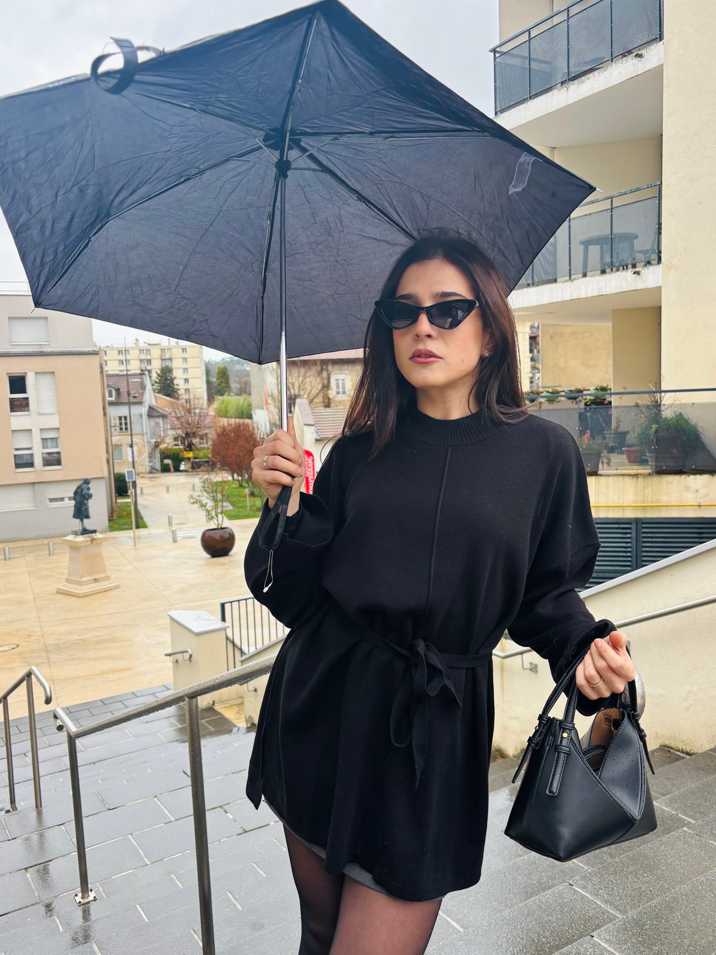 Pull long noir avec ceinture