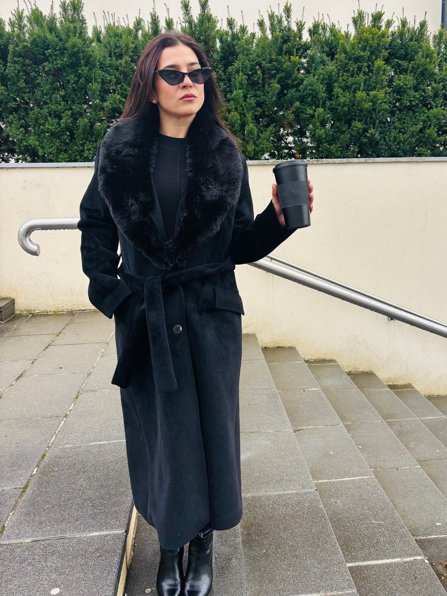 Manteau Noir à Fourrure