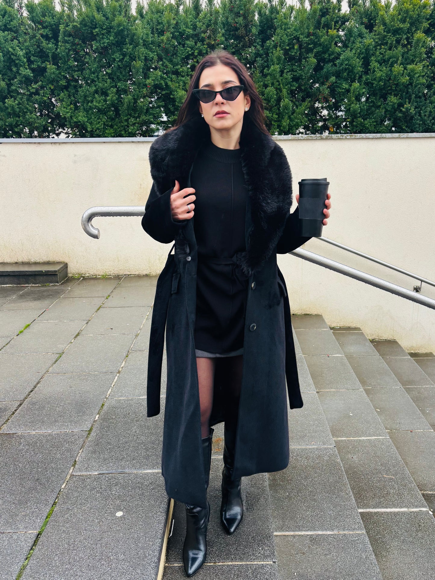 Manteau Noir à Fourrure