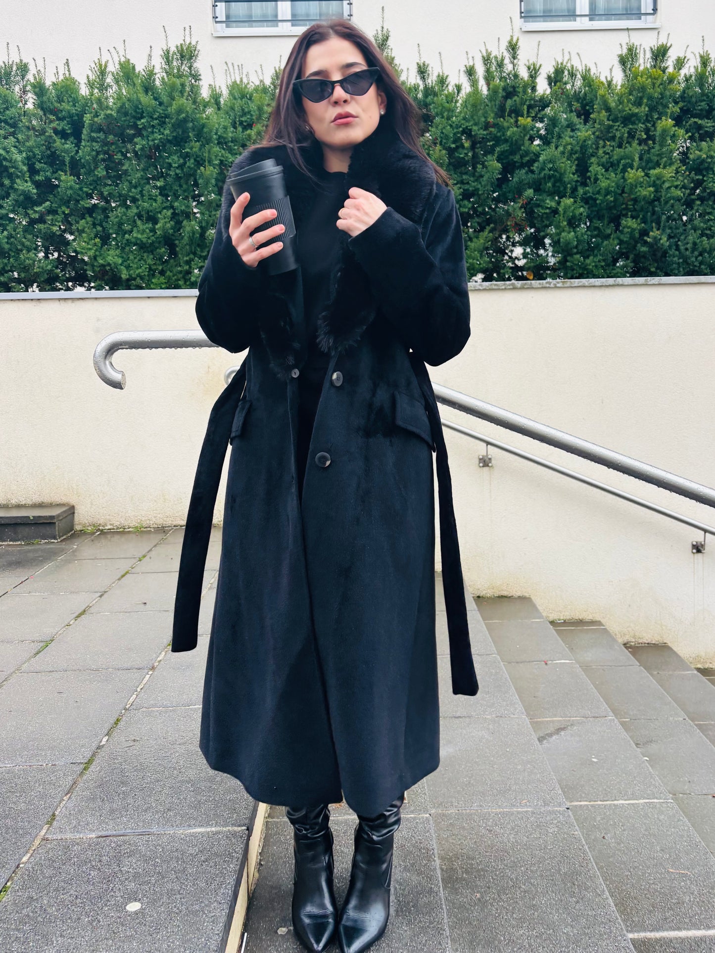 Manteau Noir à Fourrure