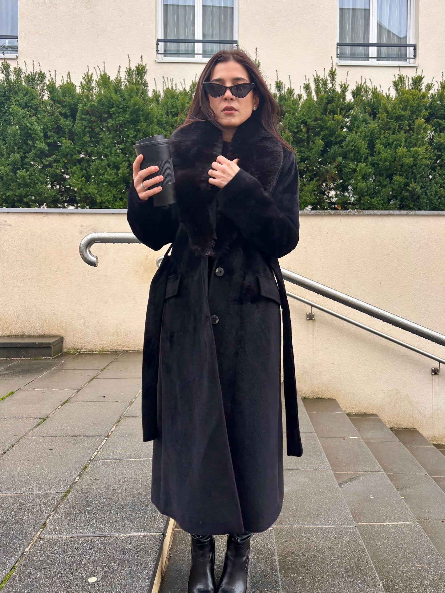 Manteau Noir à Fourrure