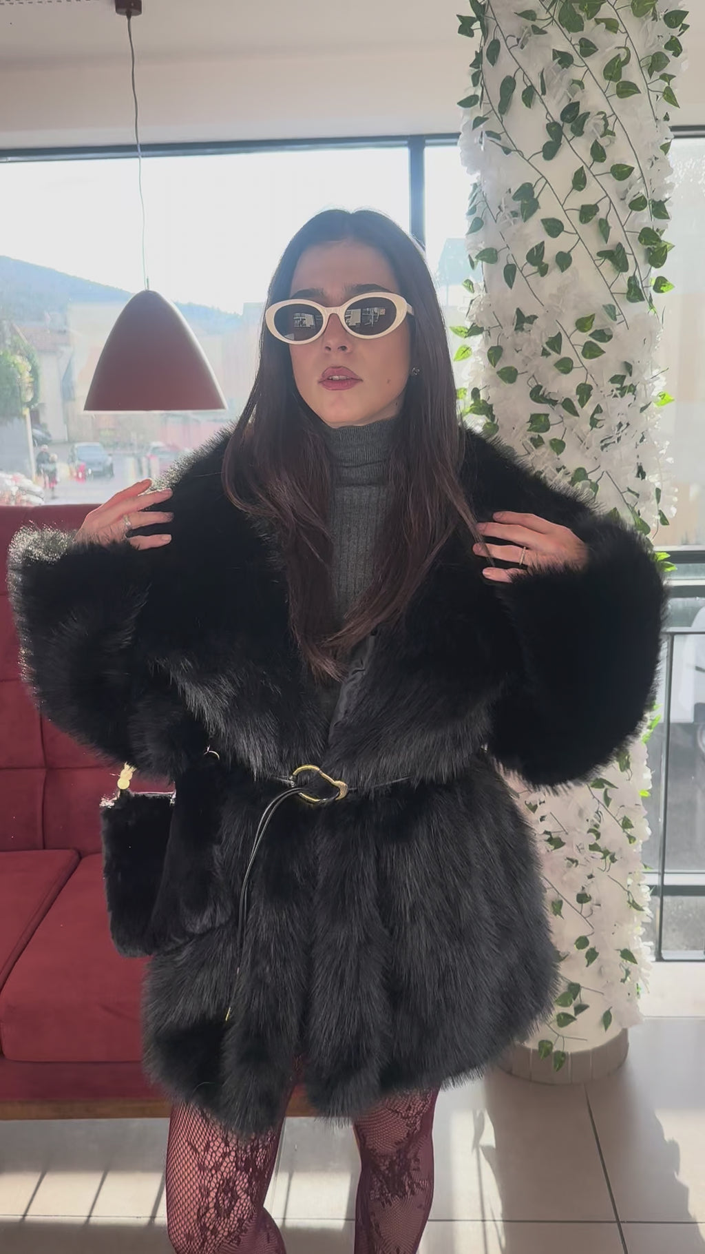 Manteau effet fourrure avec ceinture
